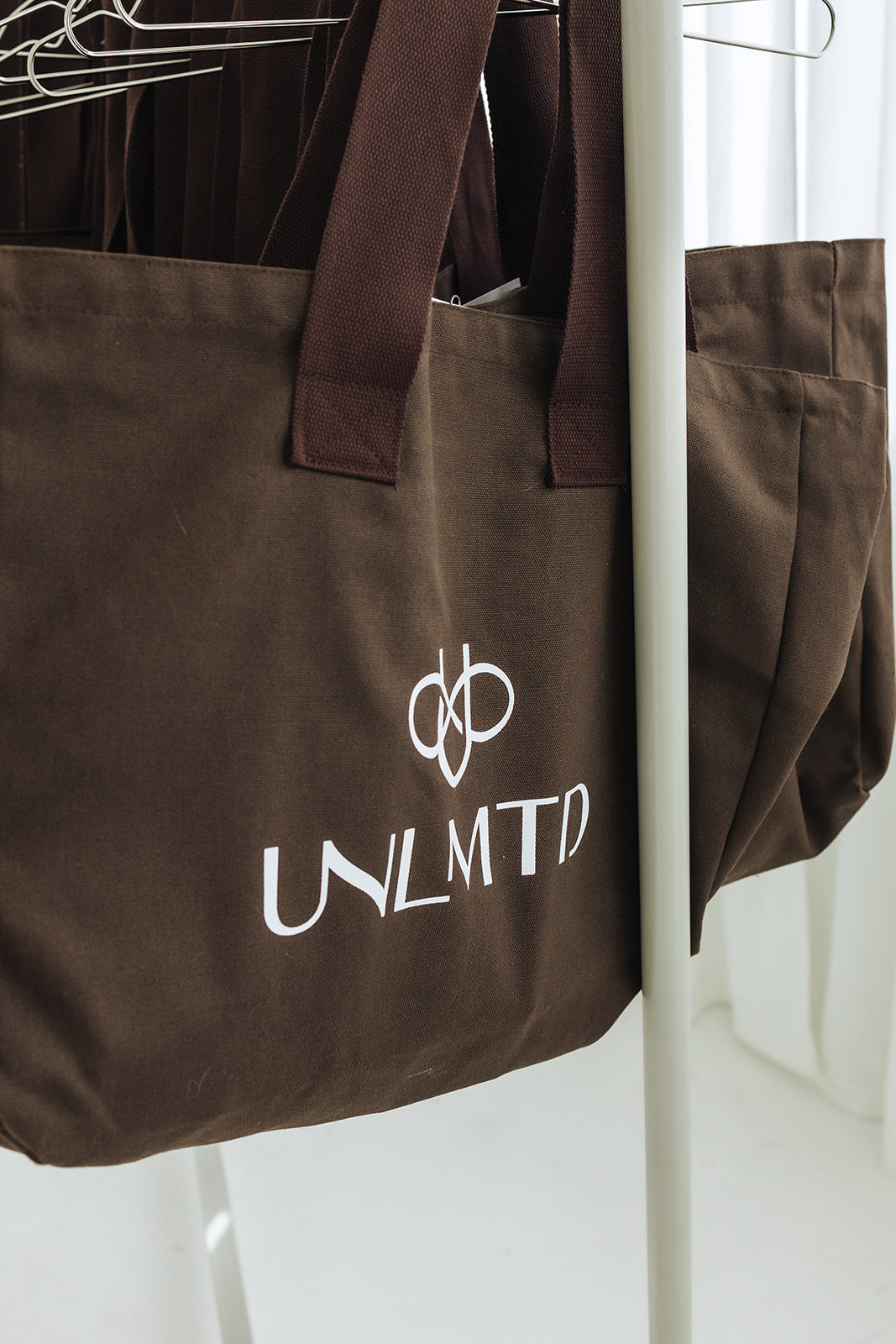 UNLMTD OVERSIZED TOTE - UNLMTD Active + Lounge
